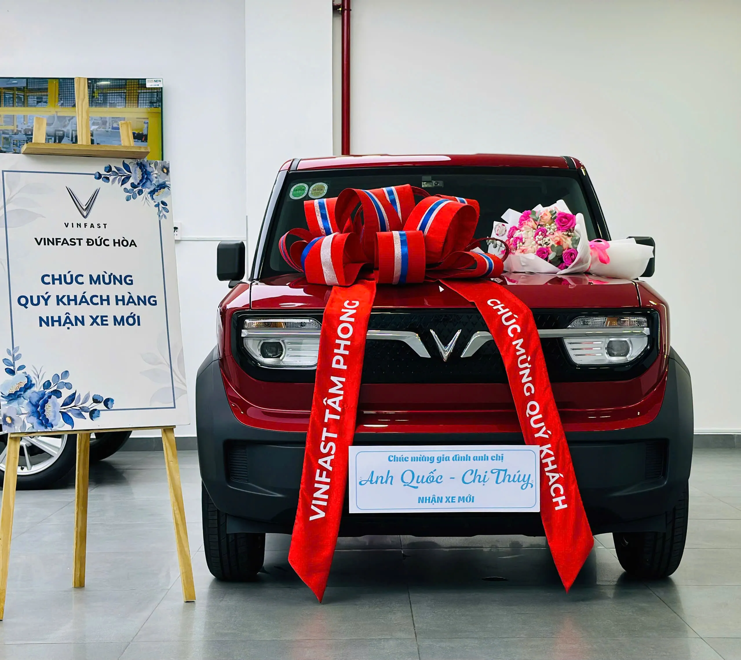 Giao xe VinFast cho khách hàng