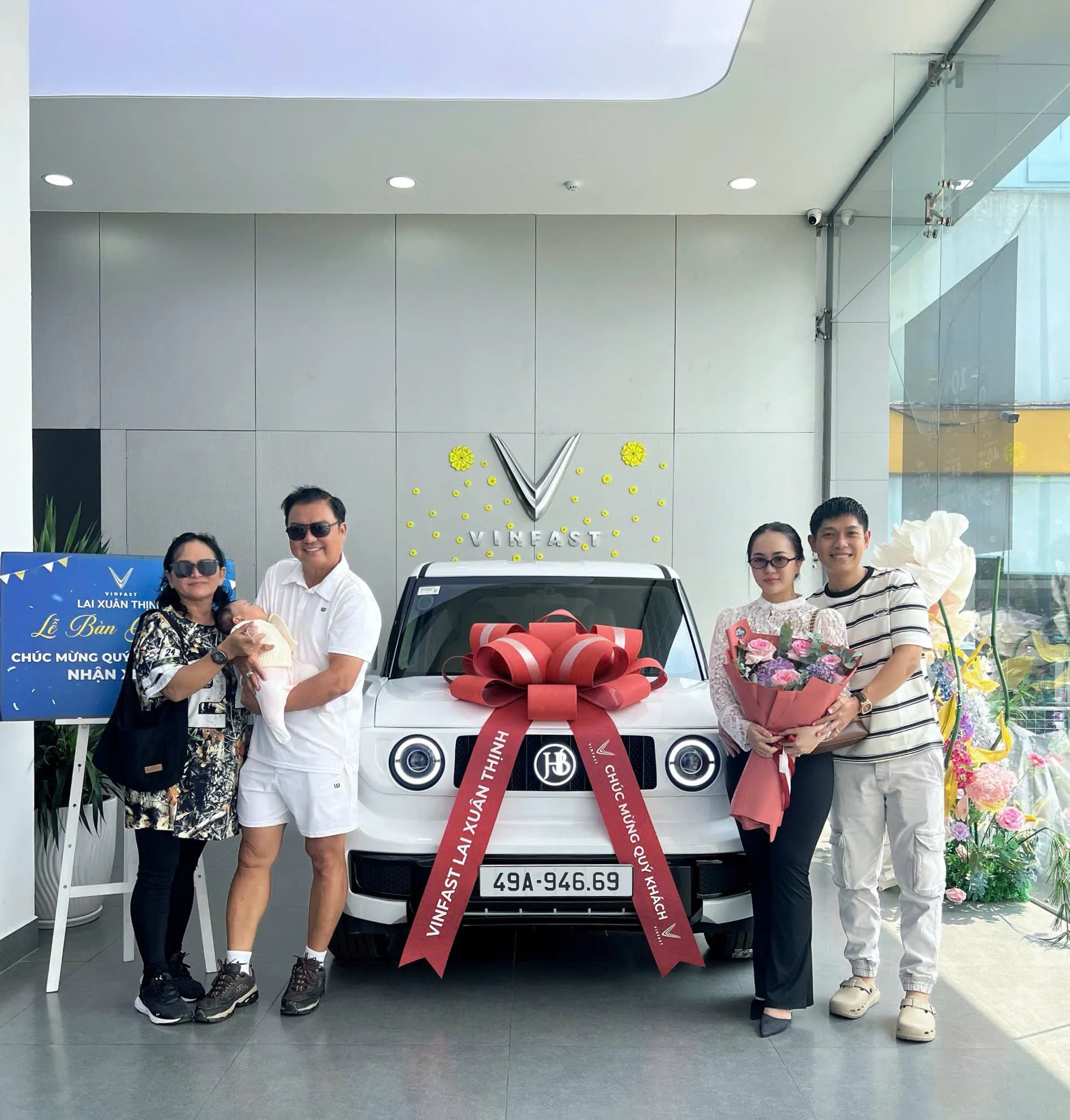 Bàn giao xe VinFast Lai Xuân Thịnh Võ Văn Kiệt