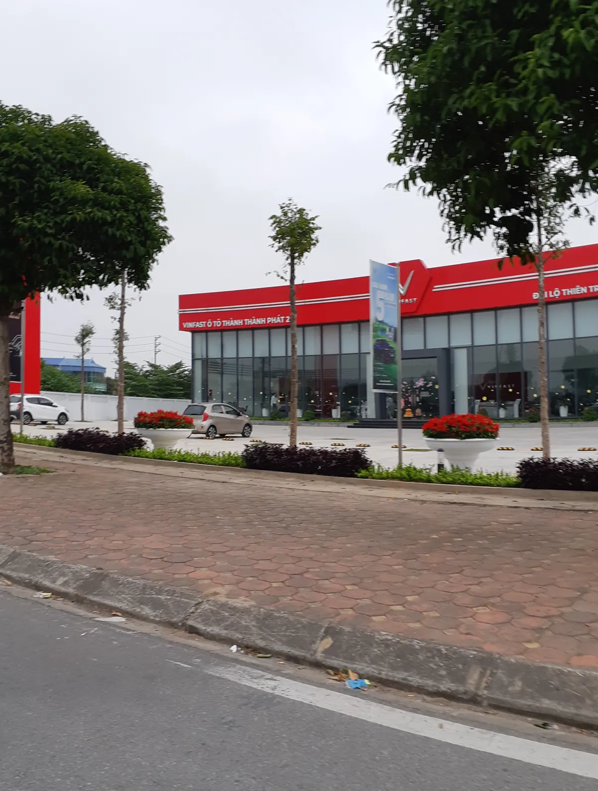 Miễn 100% thuế trước bạ xe điện đến tháng 2/2027: Tiết kiệm 30-144 triệu đồng khi mua VinFast