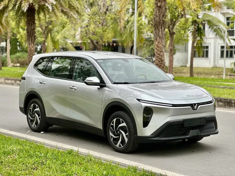 VinFast Limo Green - MPV điện 7 chỗ thông minh giá từ 704.060.000 đ, quãng đường 450 km